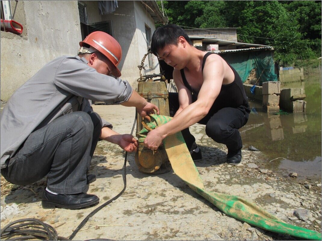 強降雨致積水內(nèi)澇 積極應對搶修排澇