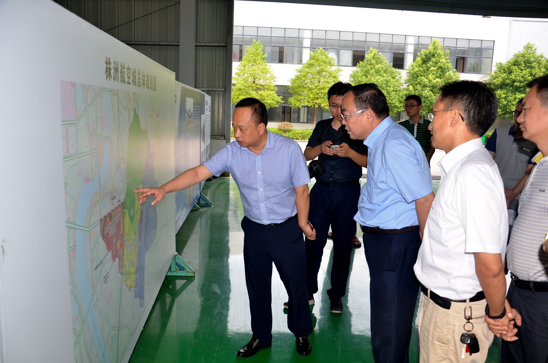 《人民日?qǐng)?bào)》到航空城采訪調(diào)研